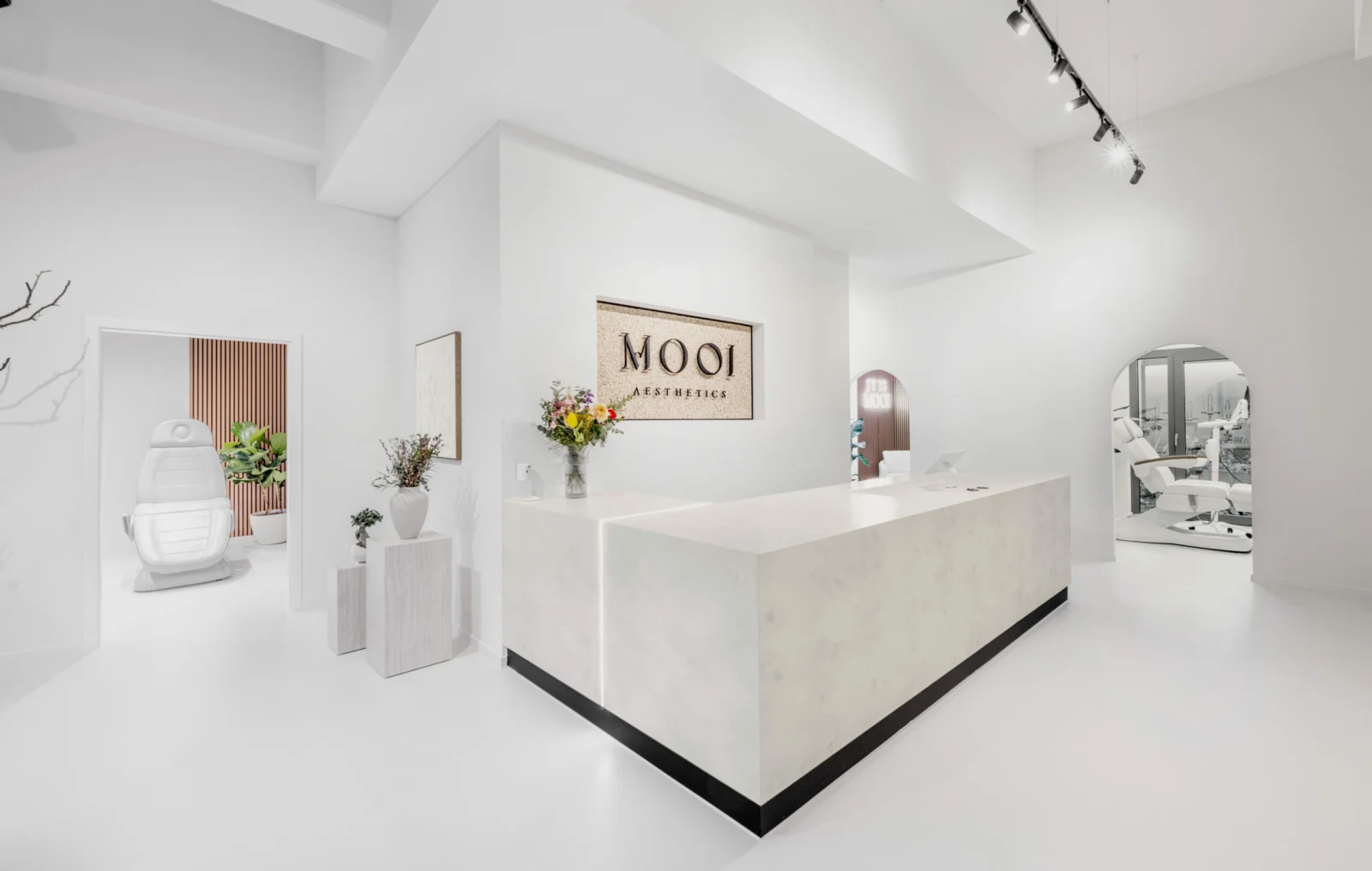 Heller Empfangsbereich im MOOI Studio Stuttgart