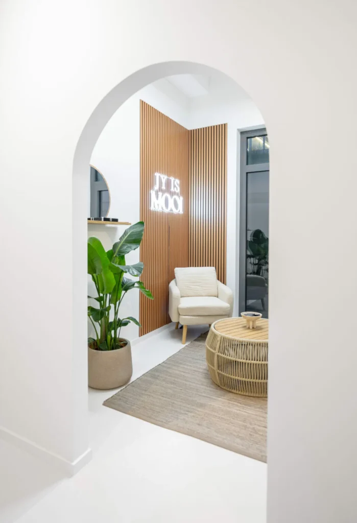 Wartebereich im MOOI Aesthetics Studio in Stuttgart